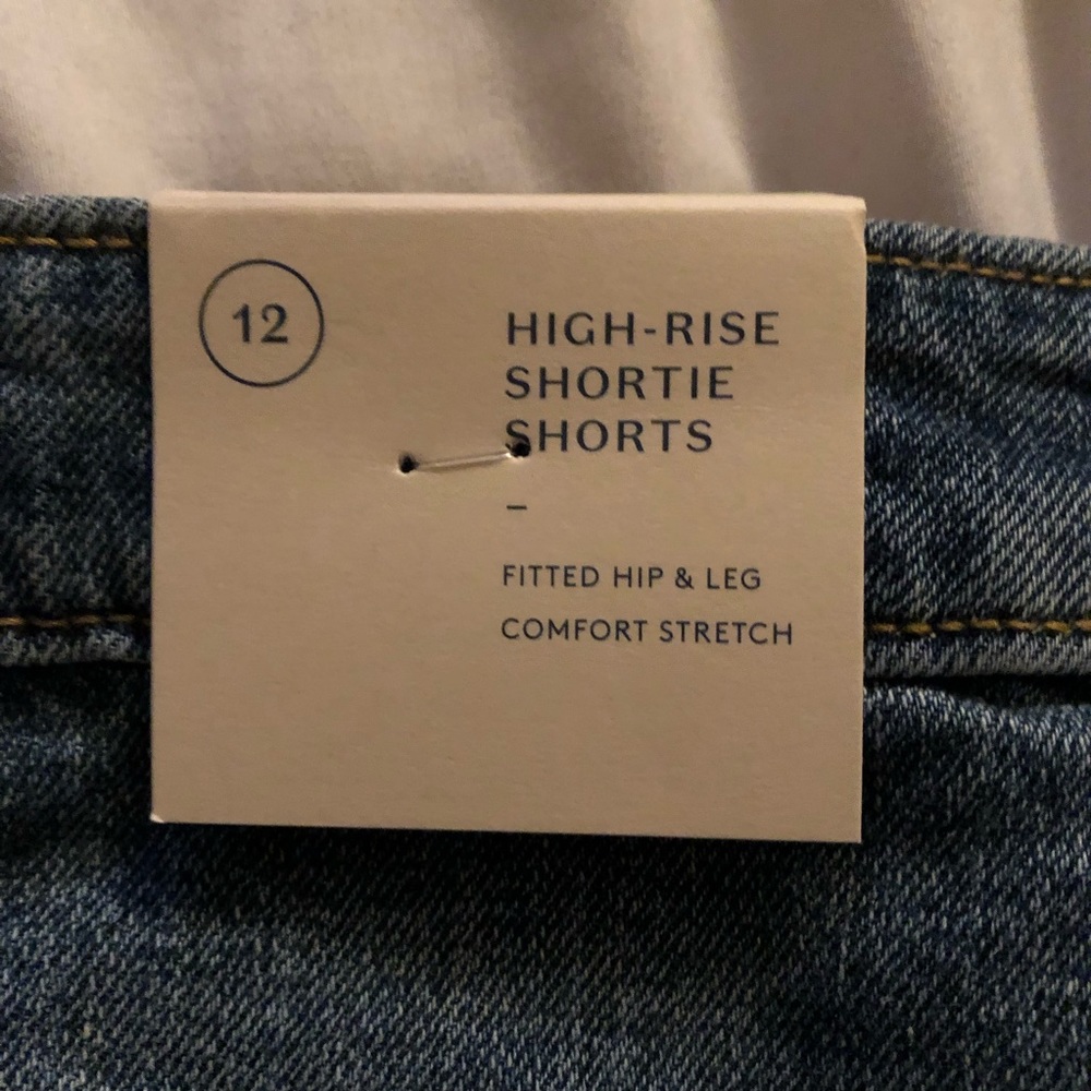 NWT Universal Thread Jean Ripped Shorts - Picture 3 of 5